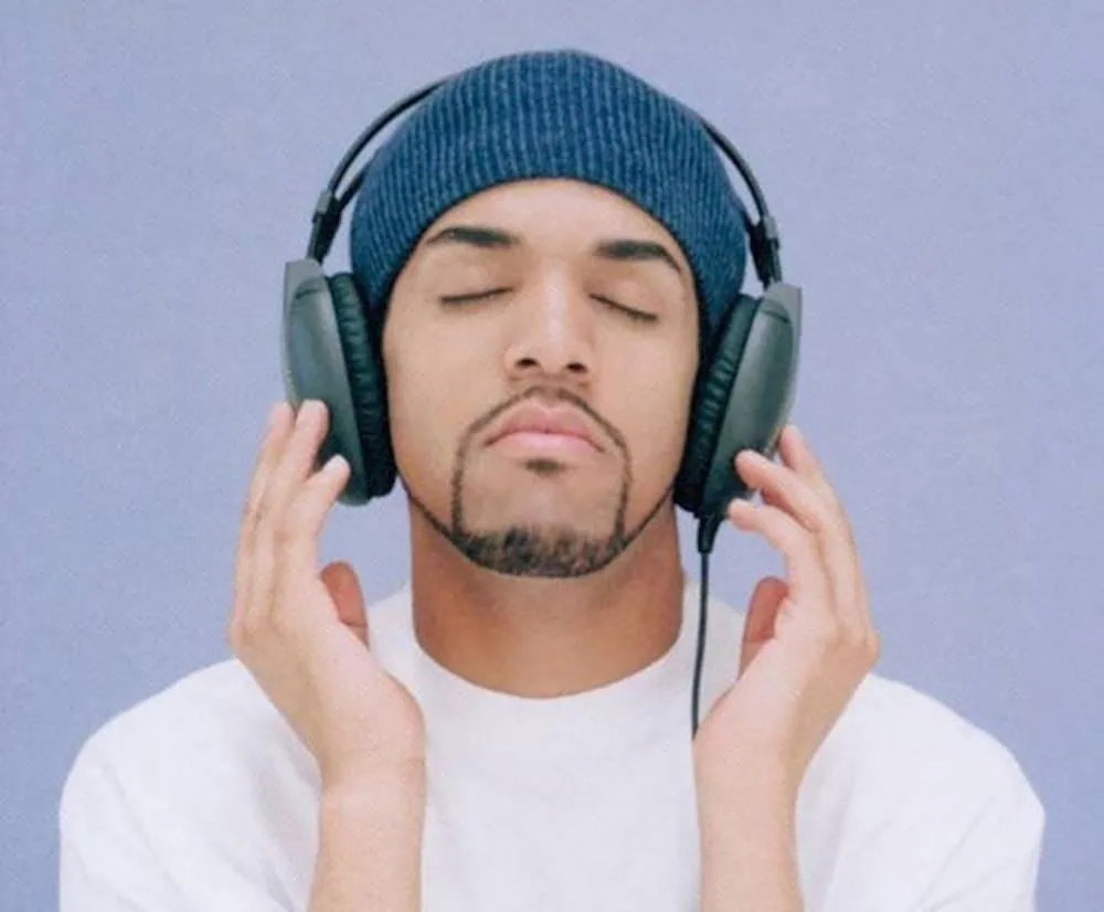 Thin Pencil Chin Strap Connected Goatee