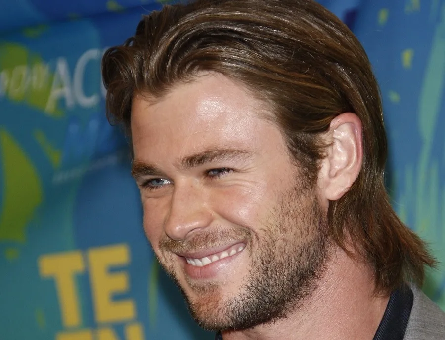 Chris Hemsworth with Medium Stubble Beard