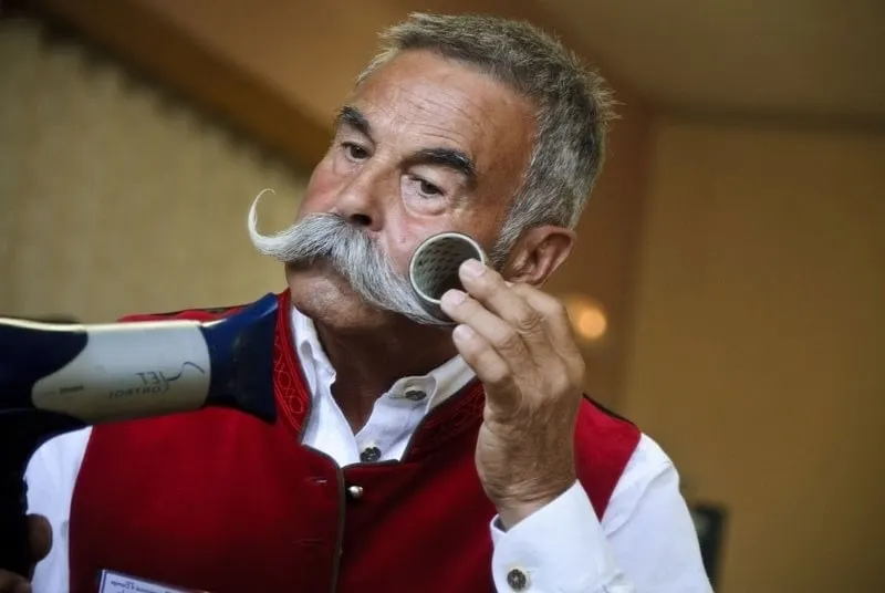 how to style french mustache