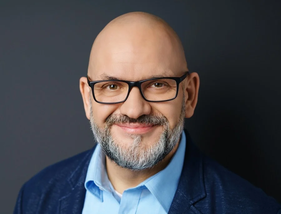 salt and pepper beard for round face and bald head