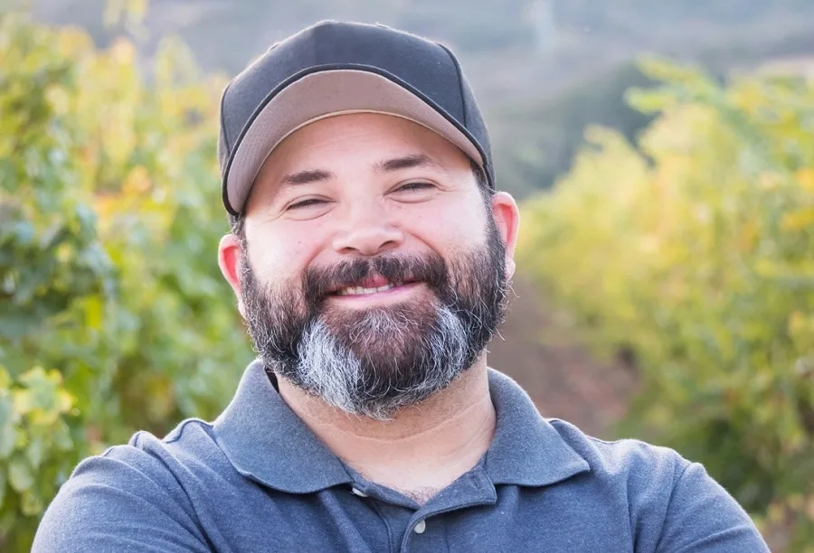 salt and pepper beard style for fat guy