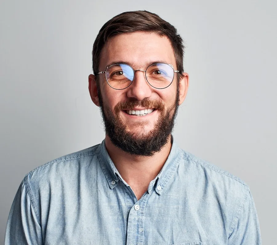 short beard for men with glasses