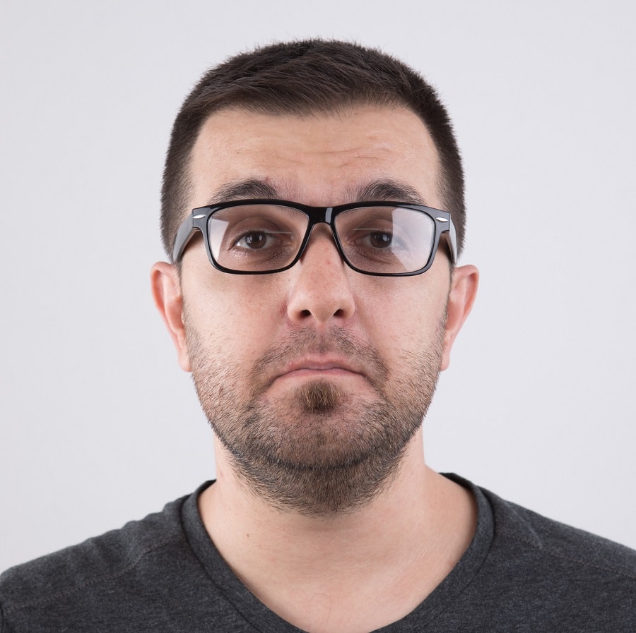 short beard for round face with glasses