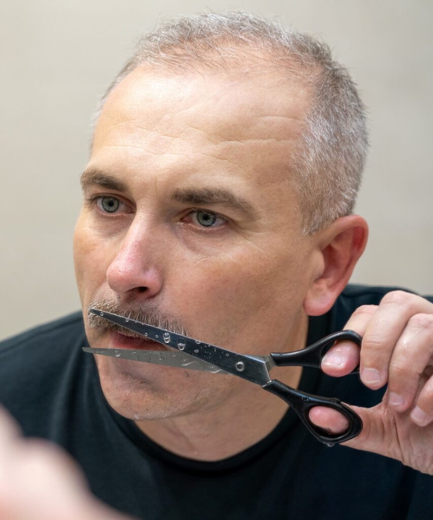 how to trim mustache with scissor