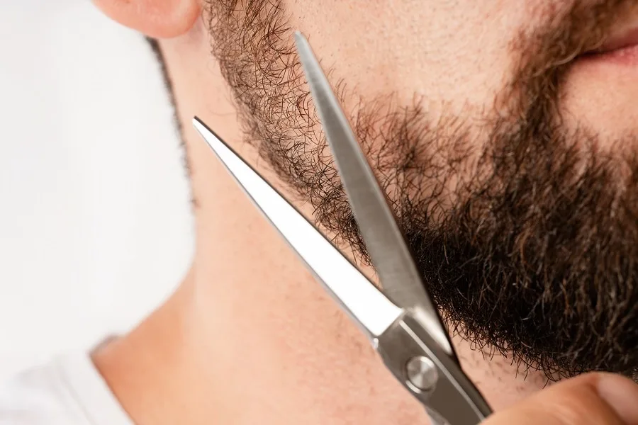 trimming Hulihee beard for faster growth
