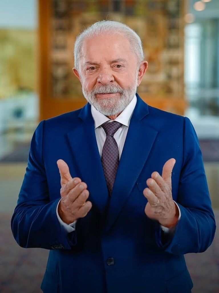 Thick, well-groomed gray beard on Lula da Silva