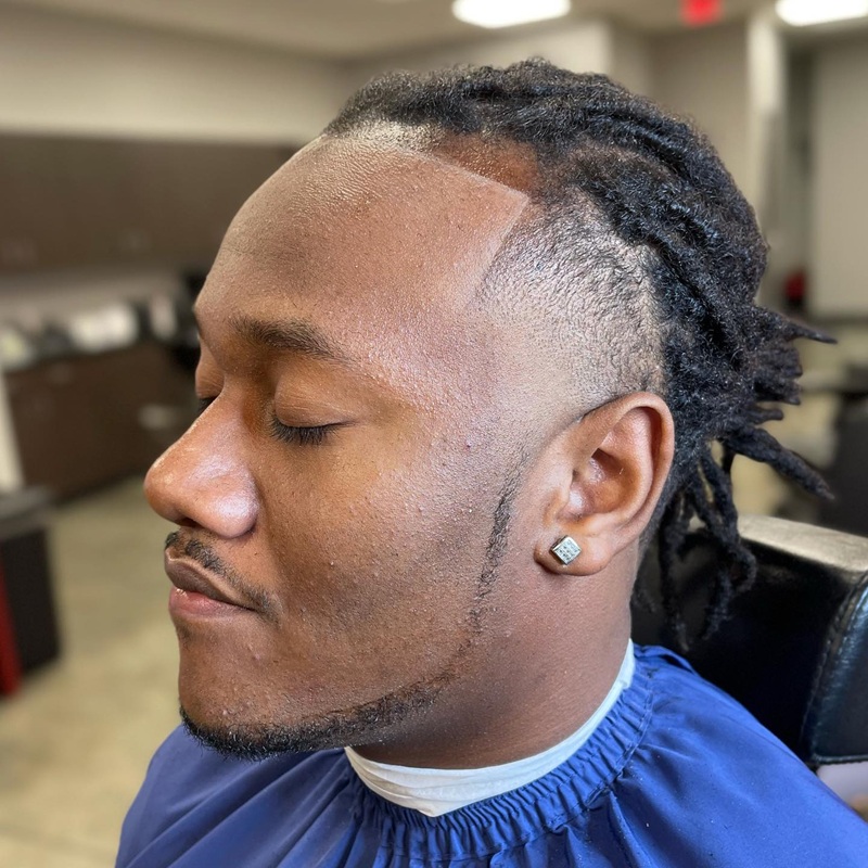 thin chinstrap beard closely tracing the jawline of a round-faced man